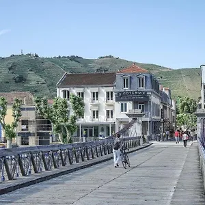 Les Deux Coteaux Hotel